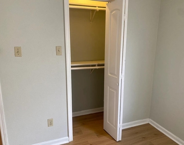 7813 Pruitt Drive - Photo Thumbnail 12
