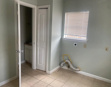 7813 Pruitt Drive - Photo Thumbnail 13