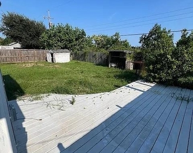 7813 Pruitt Drive - Photo Thumbnail 16