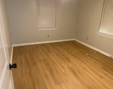 7813 Pruitt Drive - Photo Thumbnail 9