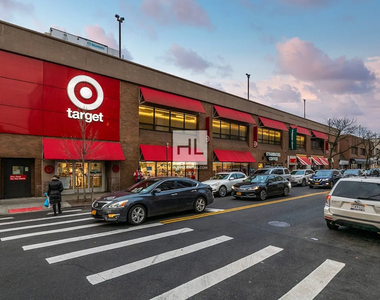 Queens Boulevard - Photo Thumbnail 7