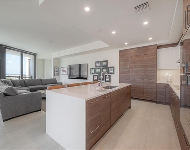 2103 Bayshore Boulevard - Photo Thumbnail 11