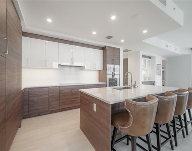 2103 Bayshore Boulevard - Photo Thumbnail 2