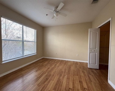 5817 Legacy Crescent Place - Photo Thumbnail 9