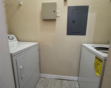 5817 Legacy Crescent Place - Photo Thumbnail 7
