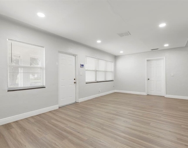 5590 Highland Street S - Photo Thumbnail 4