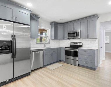 5590 Highland Street S - Photo Thumbnail 9