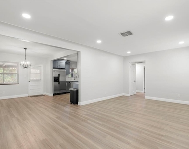 5590 Highland Street S - Photo Thumbnail 6
