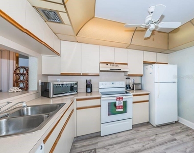 5724 Puerta Del Sol Boulevard S - Photo Thumbnail 10