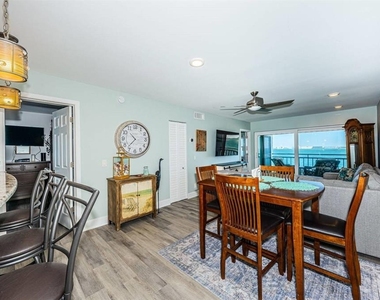 6265 Sun Boulevard - Photo Thumbnail 9