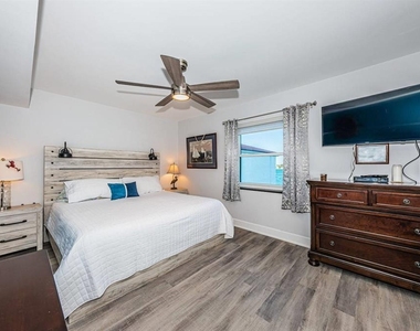 6265 Sun Boulevard - Photo Thumbnail 10