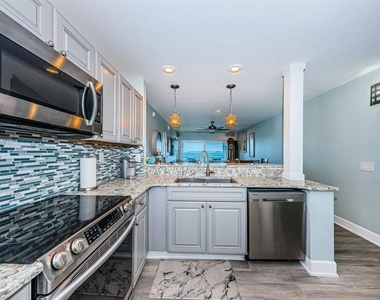 6265 Sun Boulevard - Photo Thumbnail 8