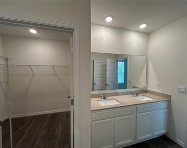 3377 Wakefield Drive - Photo Thumbnail 4
