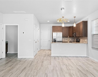 537 Sunbranch Lane - Photo Thumbnail 9