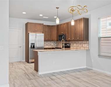 537 Sunbranch Lane - Photo Thumbnail 10