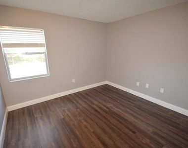 1005 S New York Avenue - Photo Thumbnail 12