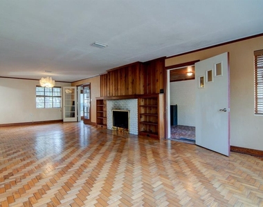 2049 Nw 9th Avenue - Photo Thumbnail 5