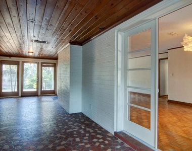 2049 Nw 9th Avenue - Photo Thumbnail 13