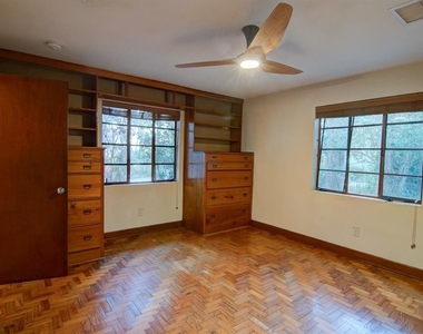 2049 Nw 9th Avenue - Photo Thumbnail 13