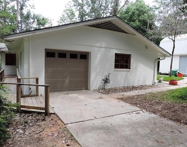 2049 Nw 9th Avenue - Photo Thumbnail 3