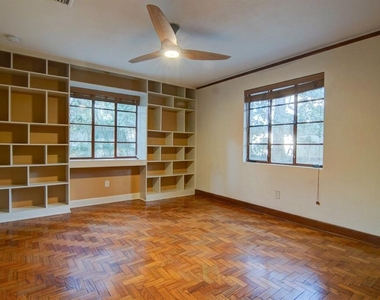 2049 Nw 9th Avenue - Photo Thumbnail 5