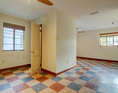 2049 Nw 9th Avenue - Photo Thumbnail 15