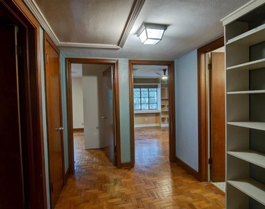 2049 Nw 9th Avenue - Photo Thumbnail 2