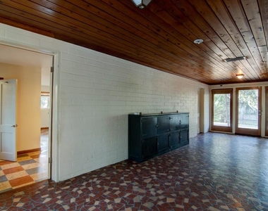 2049 Nw 9th Avenue - Photo Thumbnail 14