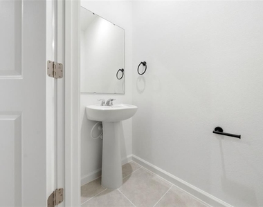 132 Royal Ranch Road - Photo Thumbnail 16