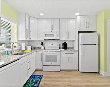 300 S Central Avenue - Photo Thumbnail 3