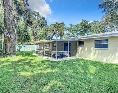1014 Indian Oaks E - Photo Thumbnail 18