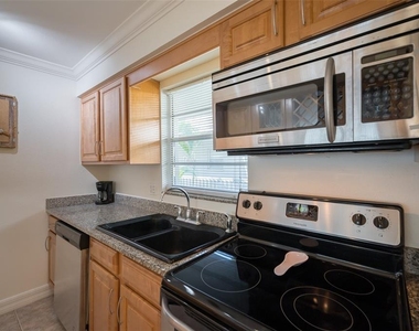 3360 S Osprey Avenue - Photo Thumbnail 10