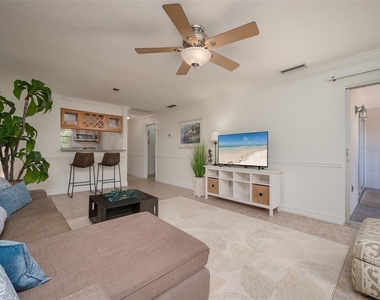 3360 S Osprey Avenue - Photo Thumbnail 6