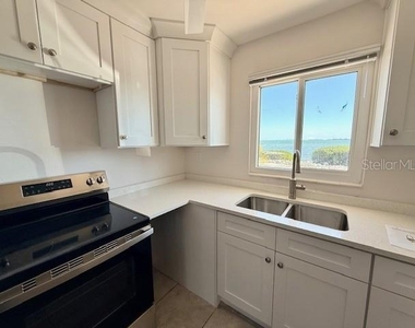 747 Saint Judes Drive S - Photo Thumbnail 3