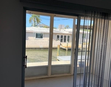 747 Saint Judes Drive S - Photo Thumbnail 10