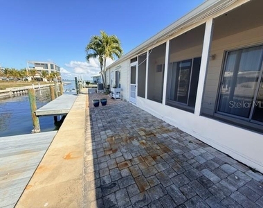 747 Saint Judes Drive S - Photo Thumbnail 14
