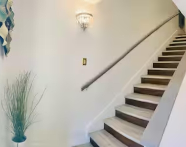 350 Thunderbird Drive - Photo Thumbnail 20