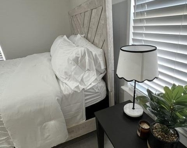 2404 N Kansas Street - Photo Thumbnail 24