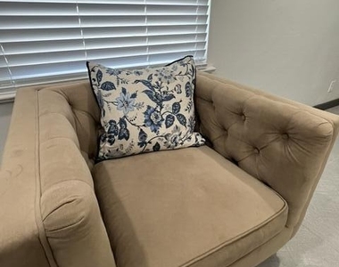 2404 N Kansas Street - Photo Thumbnail 6