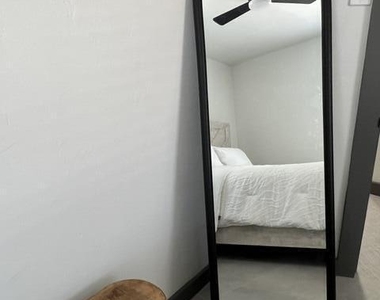 2404 N Kansas Street - Photo Thumbnail 25
