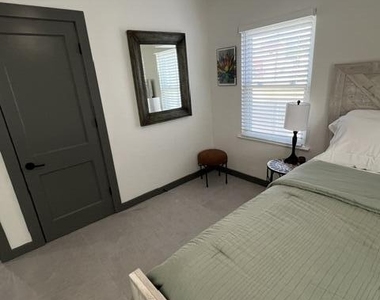 2404 N Kansas Street - Photo Thumbnail 27