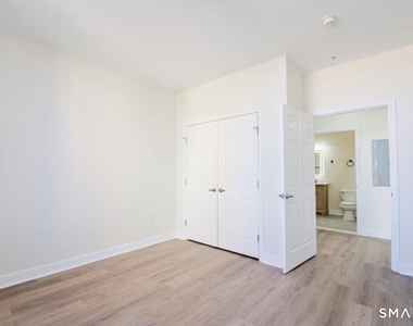 333 State Street - Photo Thumbnail 3