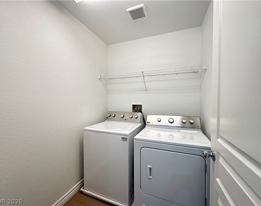 4859 Golden Shimmer Avenue - Photo Thumbnail 15