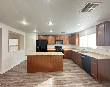4859 Golden Shimmer Avenue - Photo Thumbnail 2