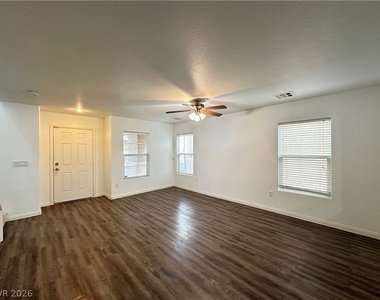 4859 Golden Shimmer Avenue - Photo Thumbnail 13