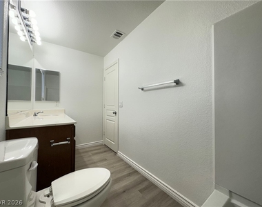 4859 Golden Shimmer Avenue - Photo Thumbnail 5