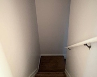 230 Shenandoah Drive - Photo Thumbnail 8