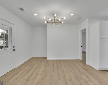 808 S Park Drive Se - Photo Thumbnail 13