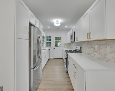 808 S Park Drive Se - Photo Thumbnail 7