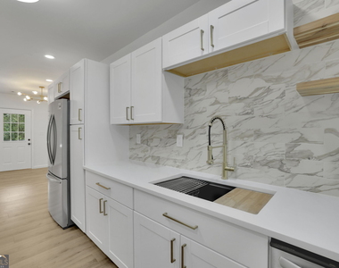 808 S Park Drive Se - Photo Thumbnail 10